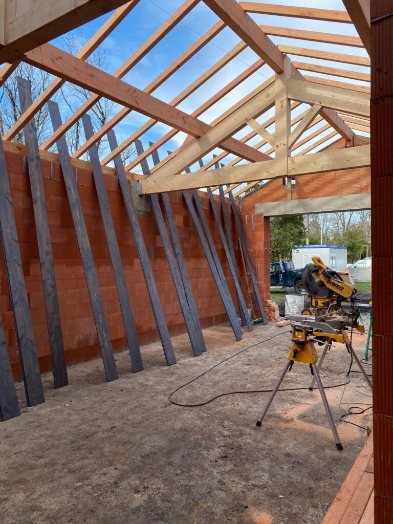 Construction maison charpente intérieur